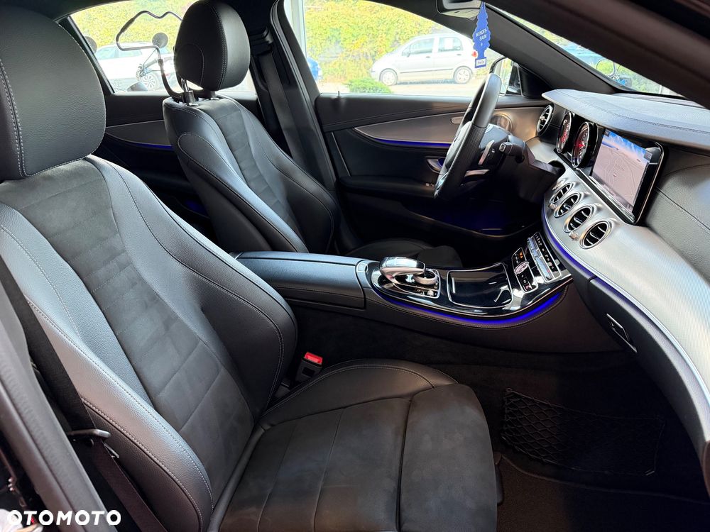 Mercedes-Benz Klasa E 220 d 4-Matic 9G-TRONIC - 23