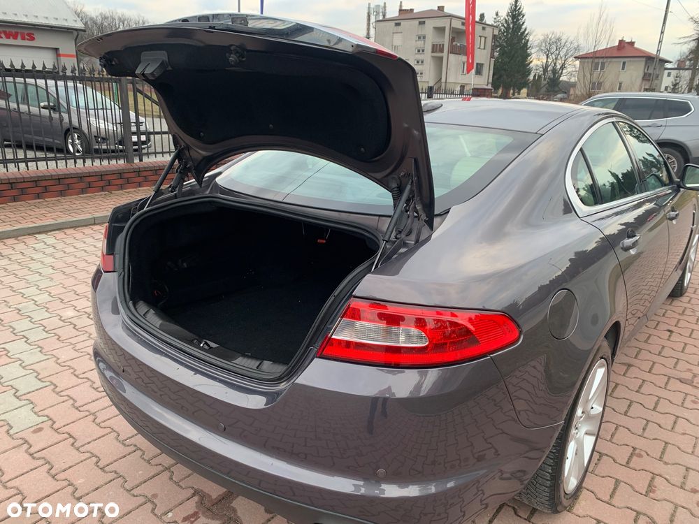 Jaguar XF 2.7 V6 Premium Luxury - 17