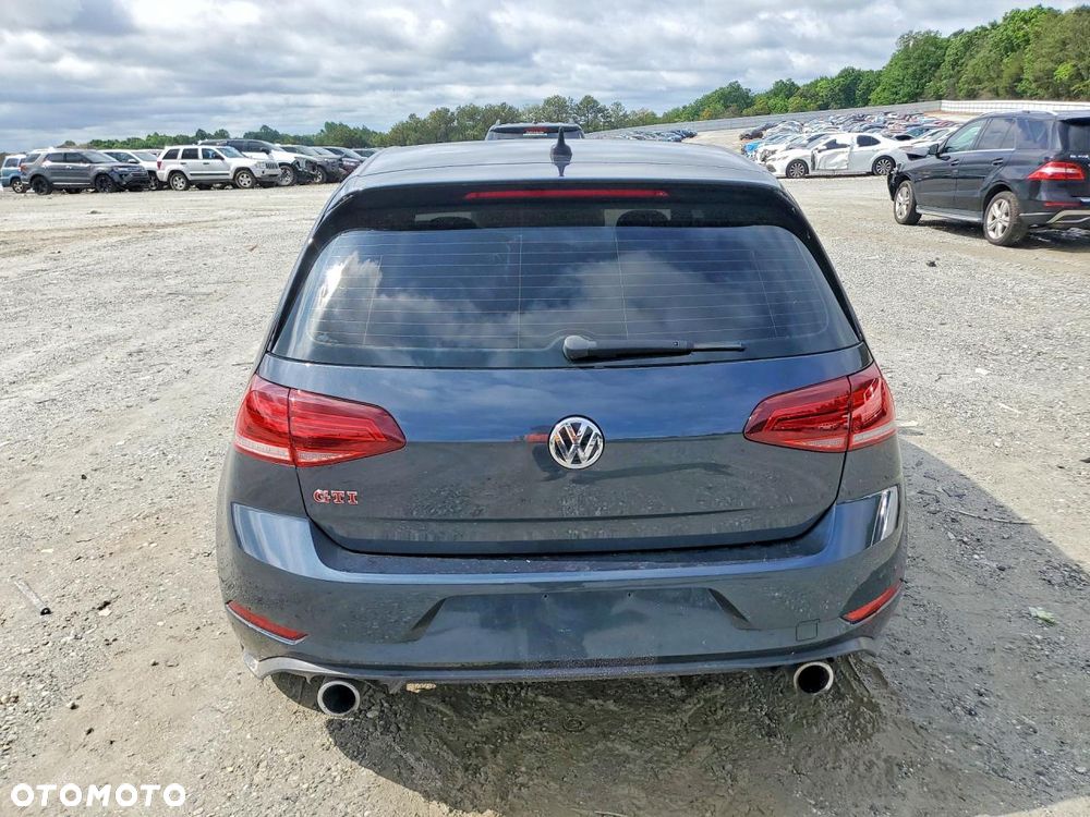 Volkswagen Golf - 3
