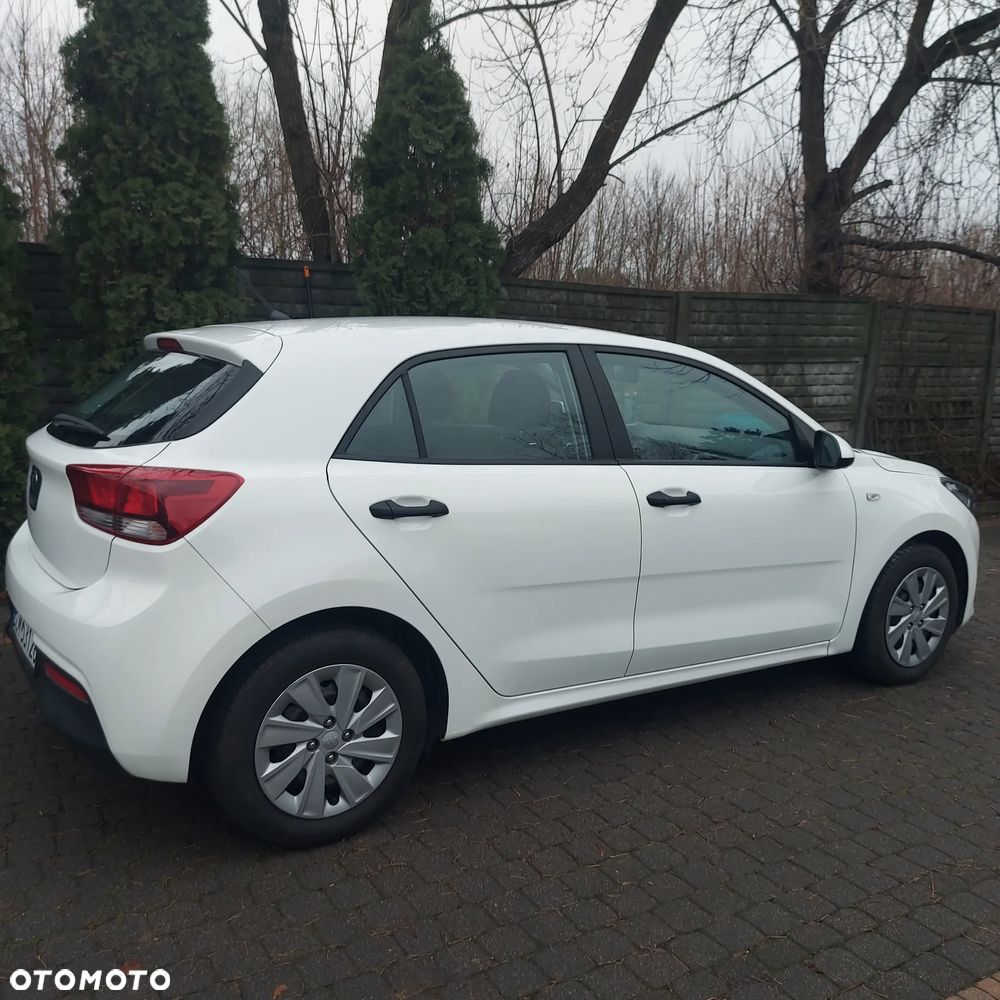 Kia Rio 1.2 L - 4