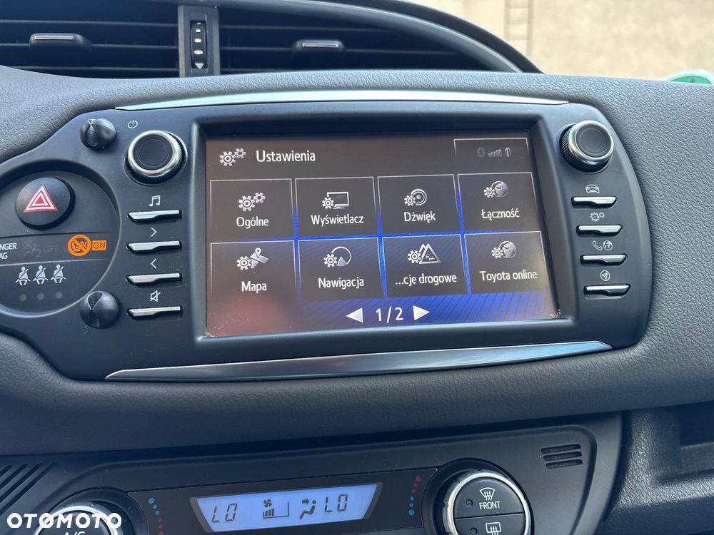 Toyota Yaris Hybrid 100 Premium - 28