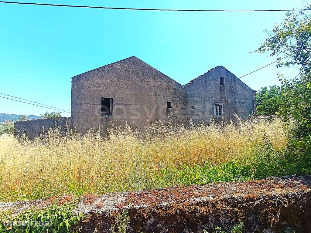 Moradia T4 com anexos inserida em lote de 1000m2 com furo de agua - Grande imagem: 3/39