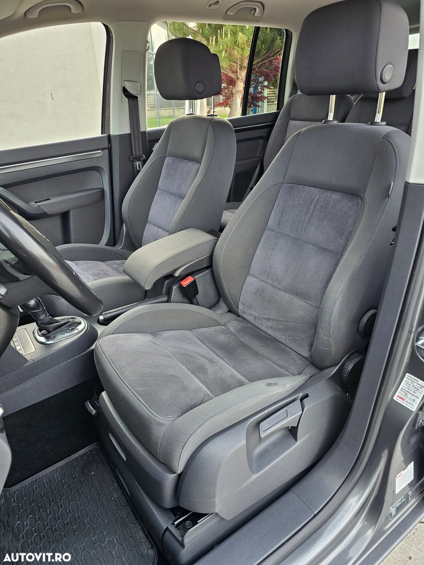 Volkswagen Touran 2.0 TDI DPF BlueMotion Technology DSG Highline - 10