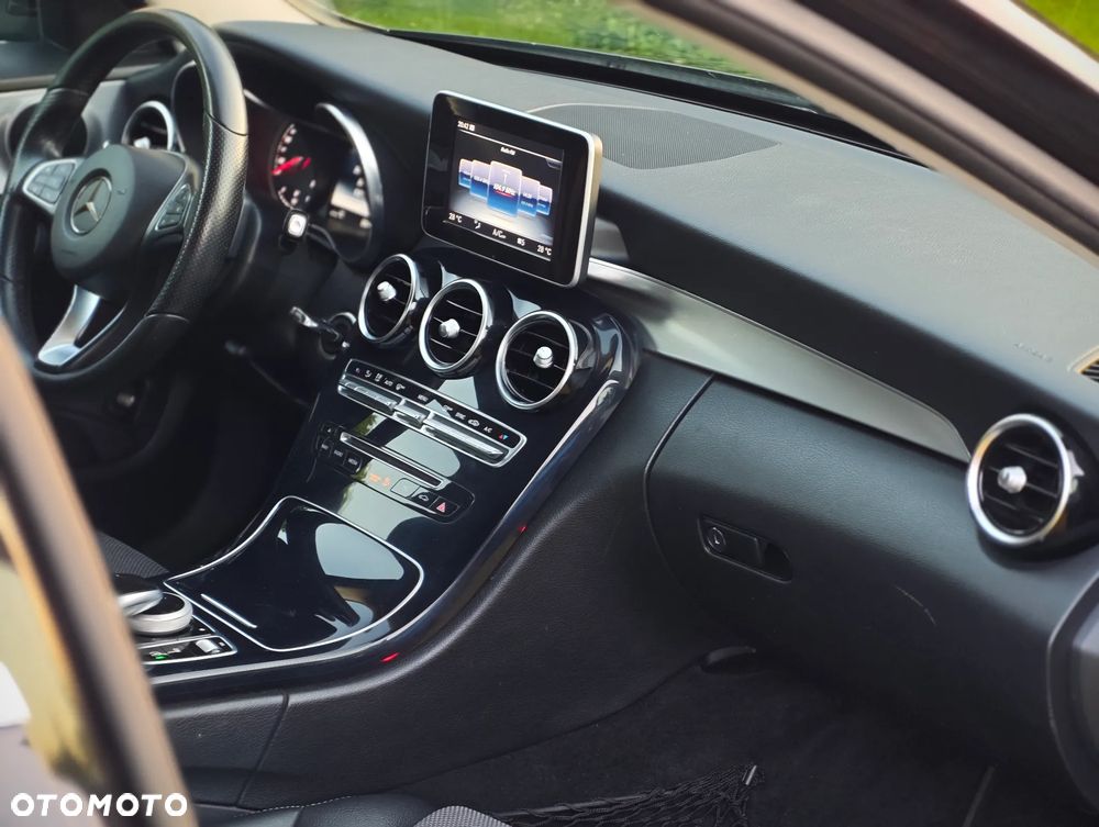 Mercedes-Benz Klasa C 180 7G-TRONIC - 25