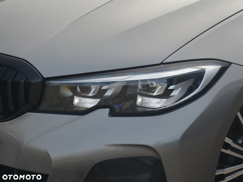 BMW Seria 3 330i xDrive M Sport sport - 16