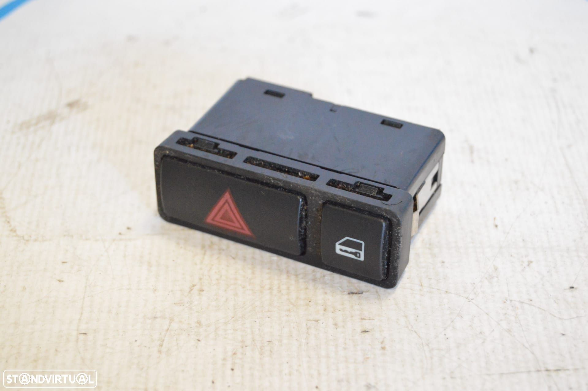 MODULO SWITCH COMANDO COMUTADOR BOTÃO LUZ LUZES EMERGENCIA 4 QUATRO PISCAS PISCA URGENCIA FECHO CENTRAL 61318368920 6131 8368920 BMW SERIE 3 E46 325i 192CV M54B25 SERIE 5 E60 E61 - 1