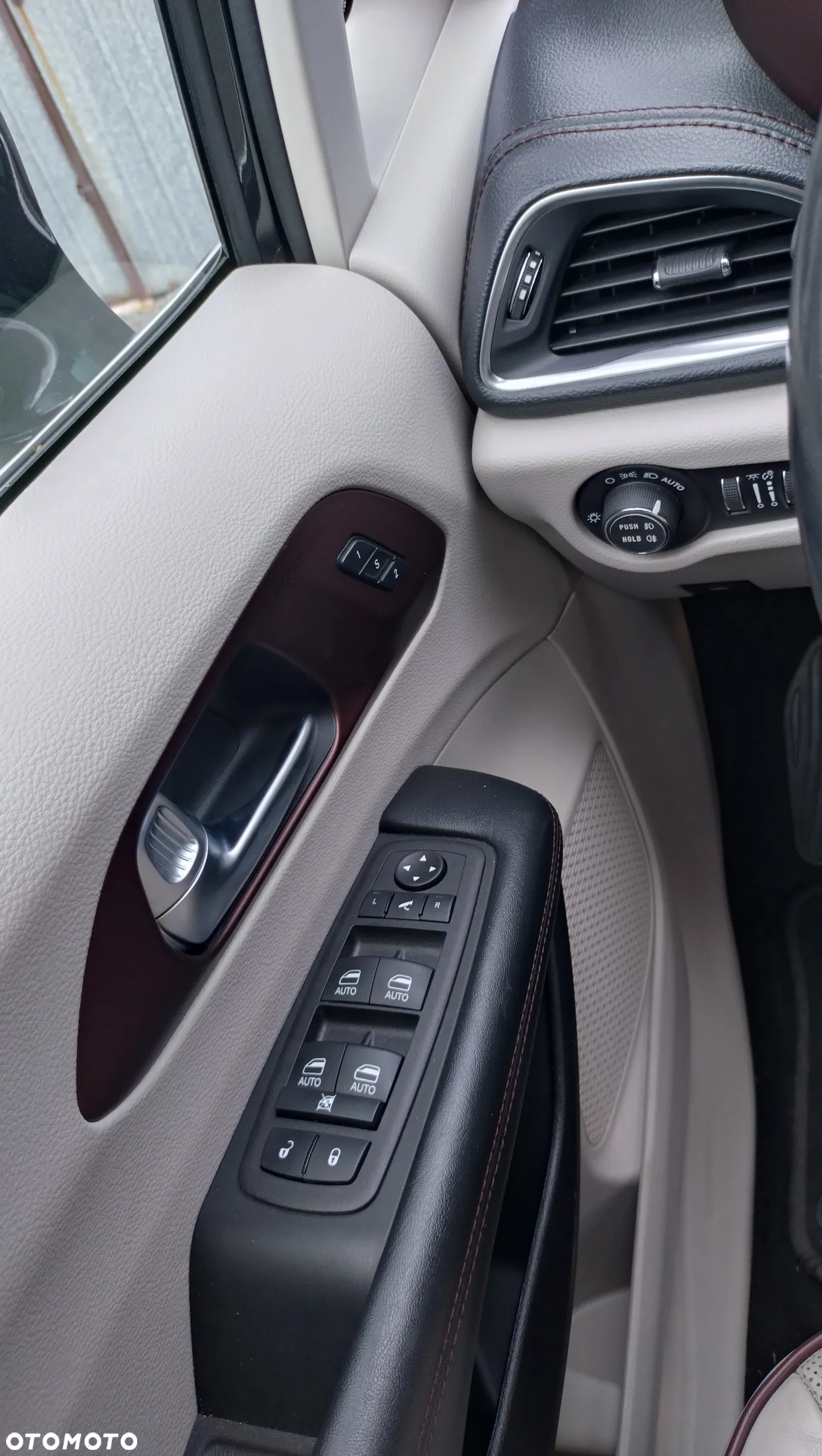Chrysler Pacifica - 26