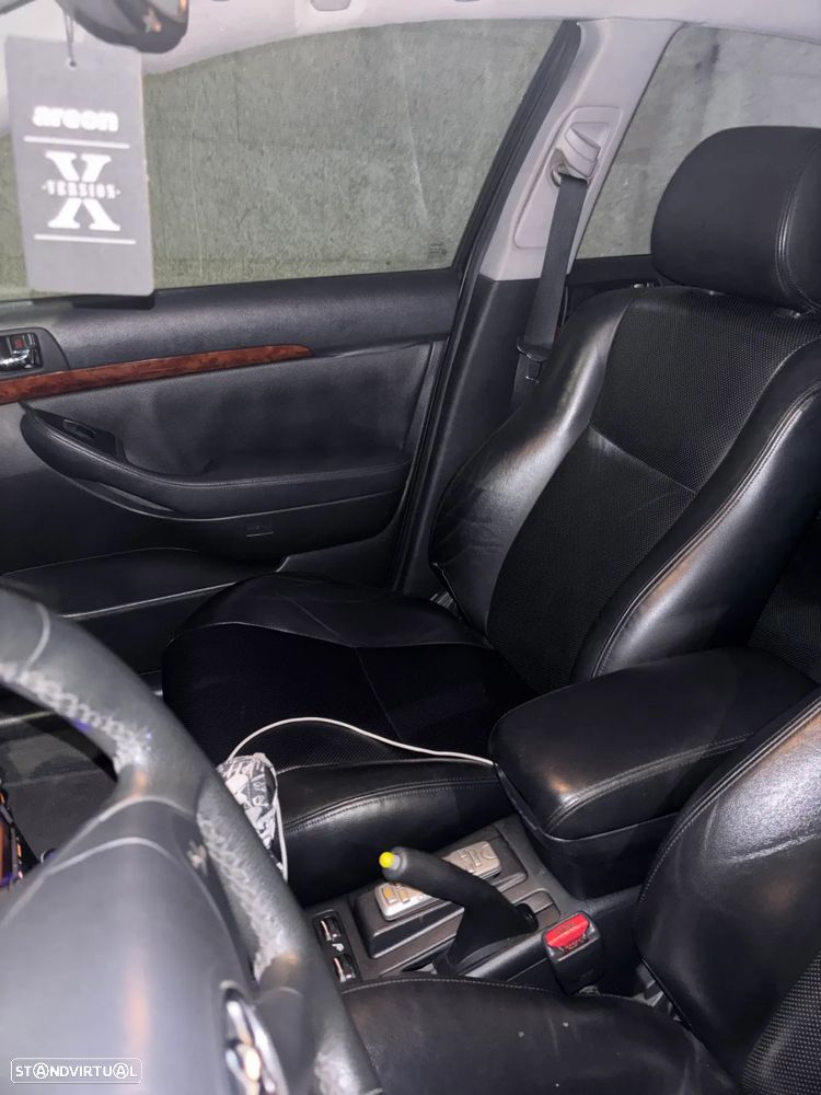 Toyota Avensis LB 2.0 D-4D - 2
