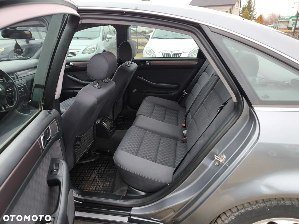 Audi A6 Limousine 2.5 TDI Quattro - 10