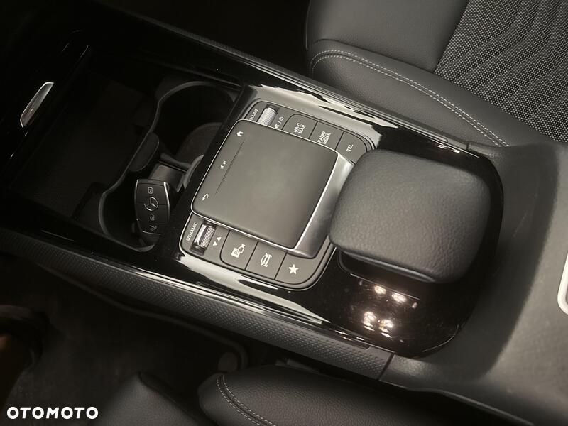 Mercedes-Benz GLB 200 7G-DCT - 17