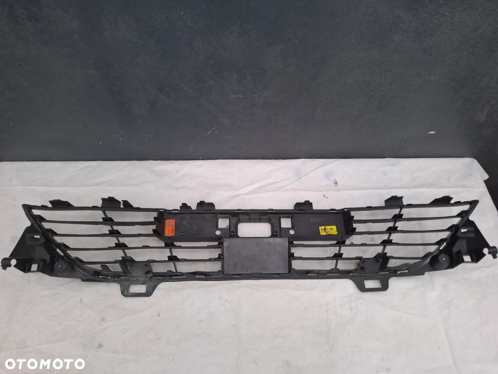 RENAULT CLIO V ATRAPA KRATKA ZDERZAK SRODKOWA - 6