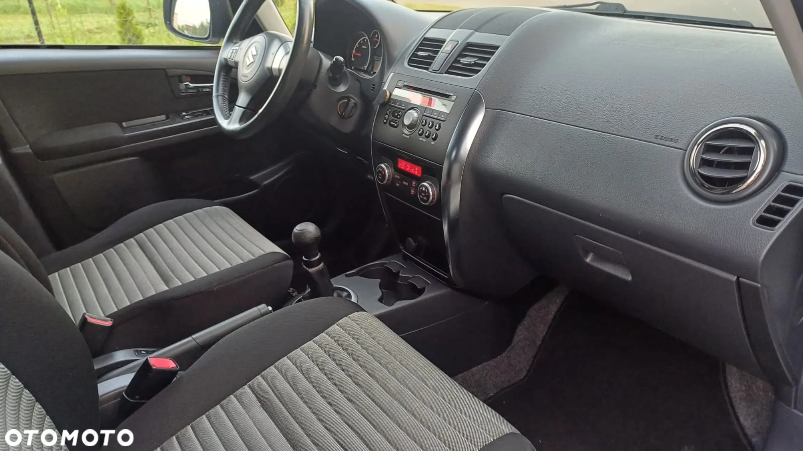 Suzuki SX4 1.6 Comfort Plus - 29