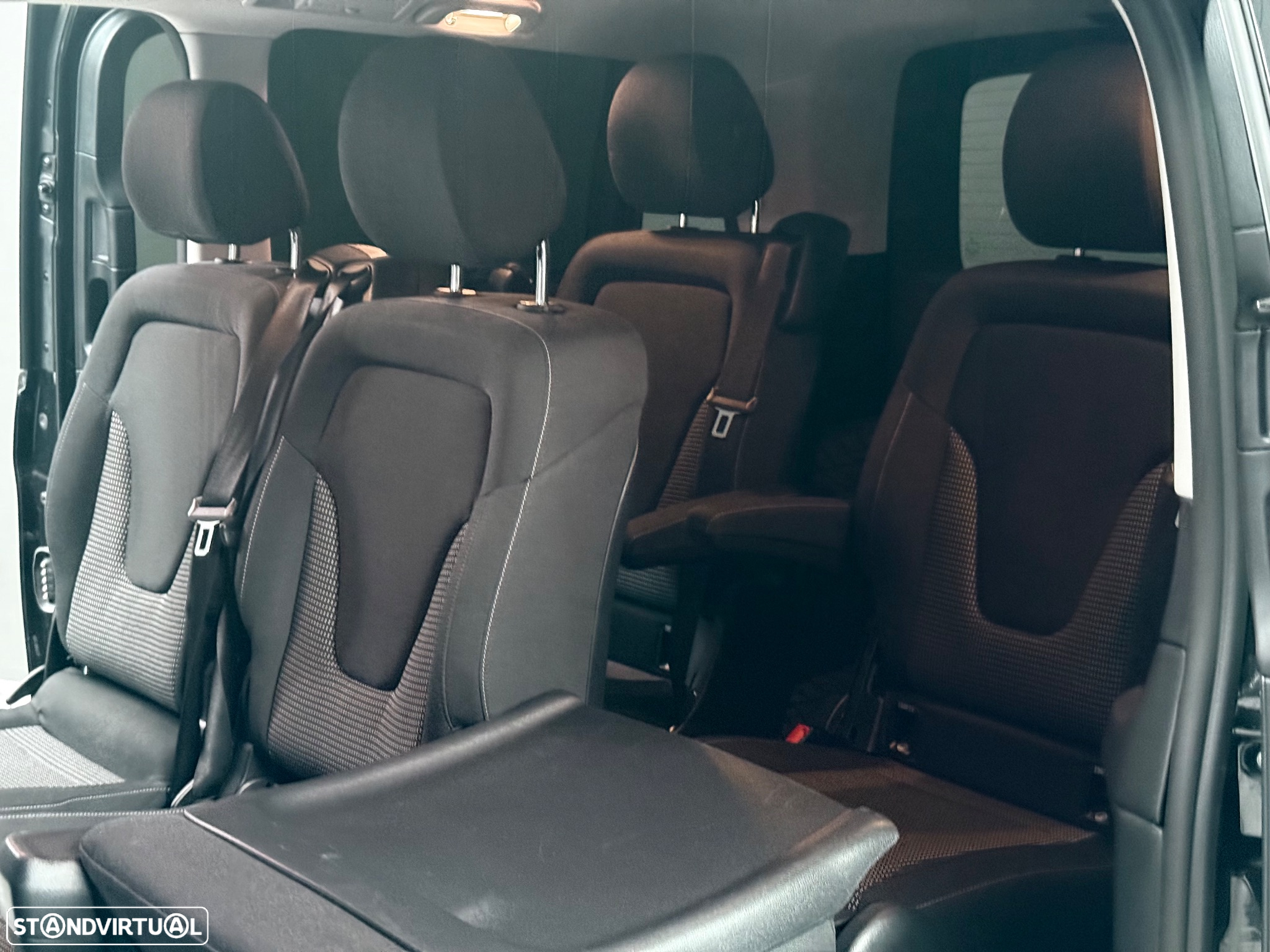 Mercedes-Benz V 300 d Longo Avantgarde - 26