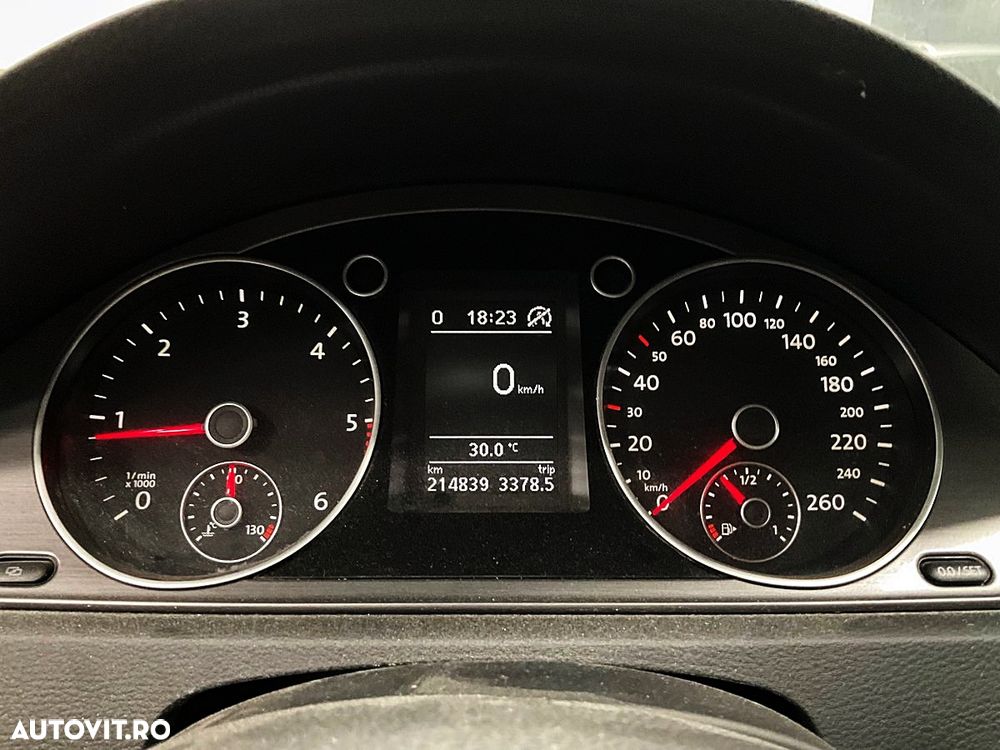 Volkswagen Passat 2.0 TDI BlueMotion Technology DSG Highline - 10