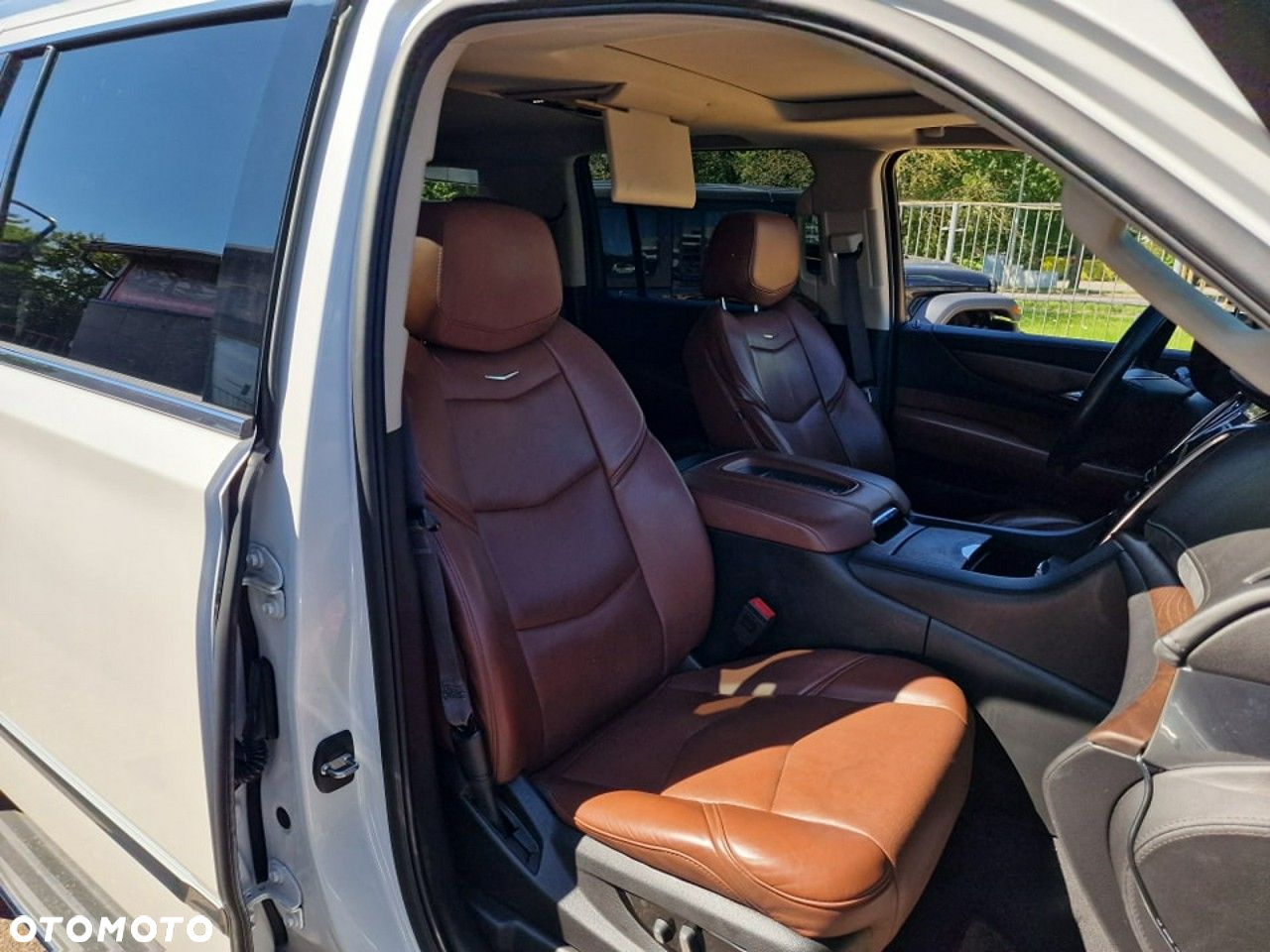 Cadillac Escalade - 28