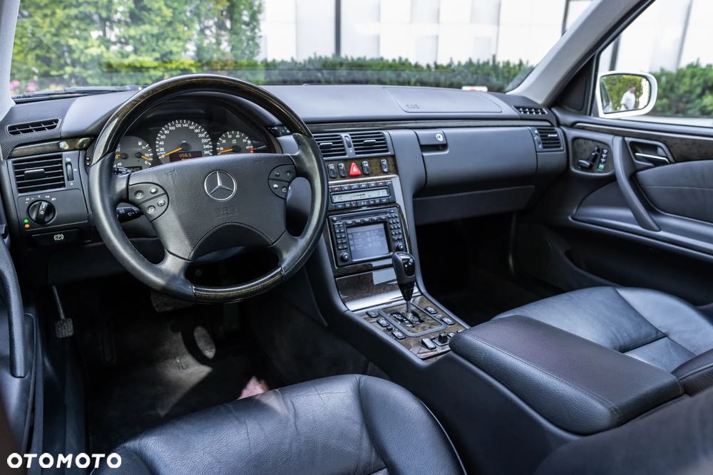Mercedes-Benz Klasa E - 36