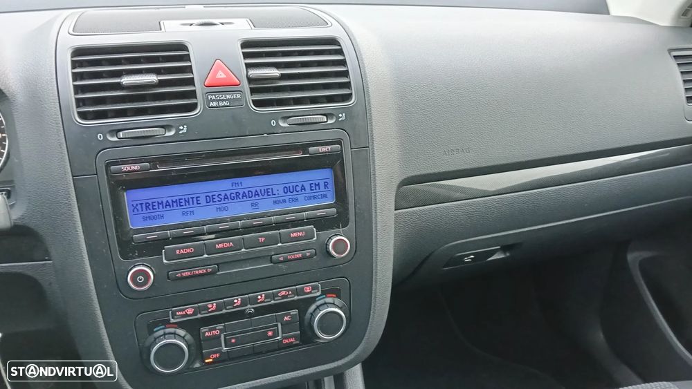 VW Jetta 1.6 TDi Confortline - 8