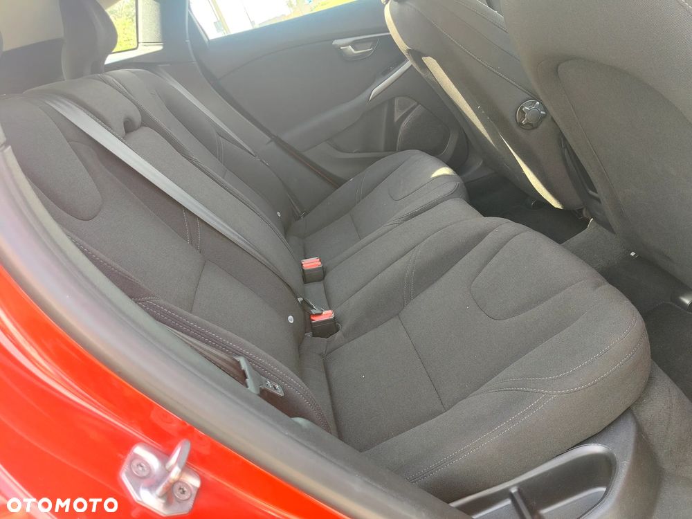 Volvo V40 D2 Momentum - 7