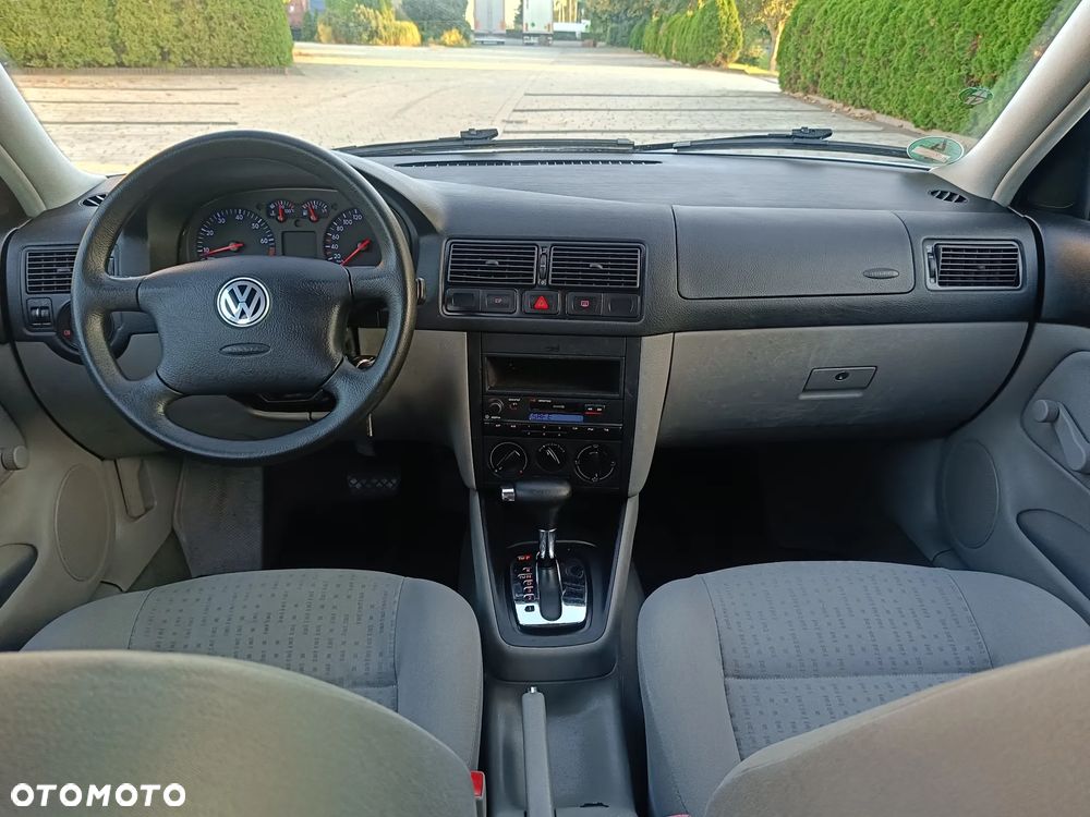 Volkswagen Golf 1.6 Comfortline - 19