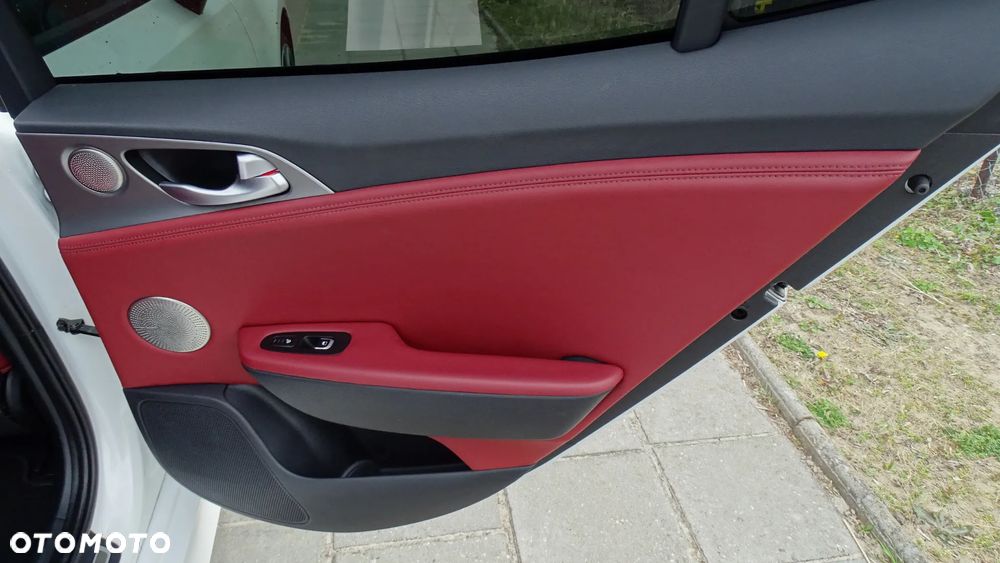Kia Stinger - 38