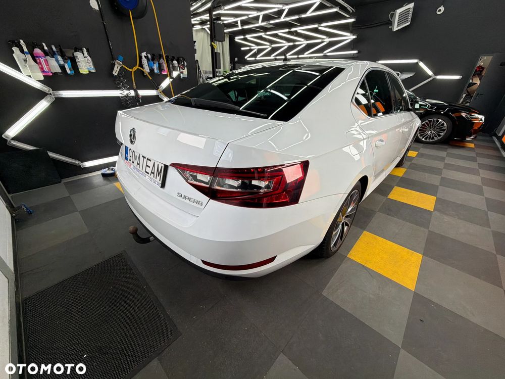 Skoda Superb 2.0 TDI L&K DSG - 2