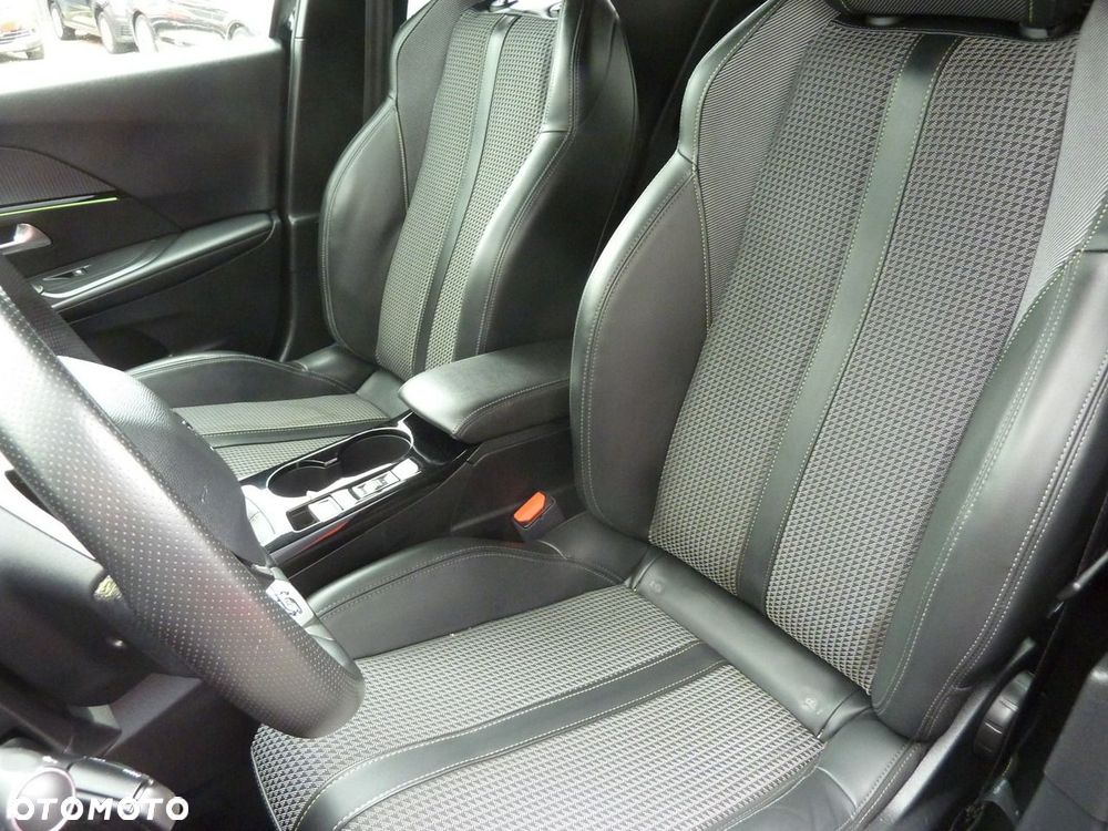 Peugeot 2008 - 12