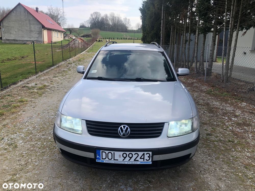 Volkswagen Passat - 1