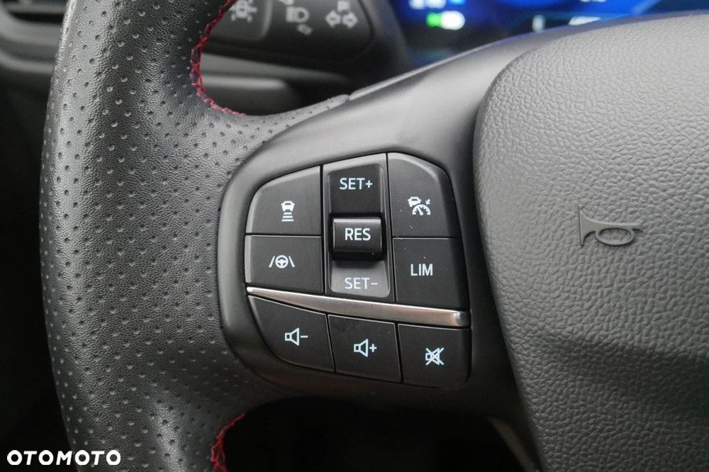 Ford Kuga - 37