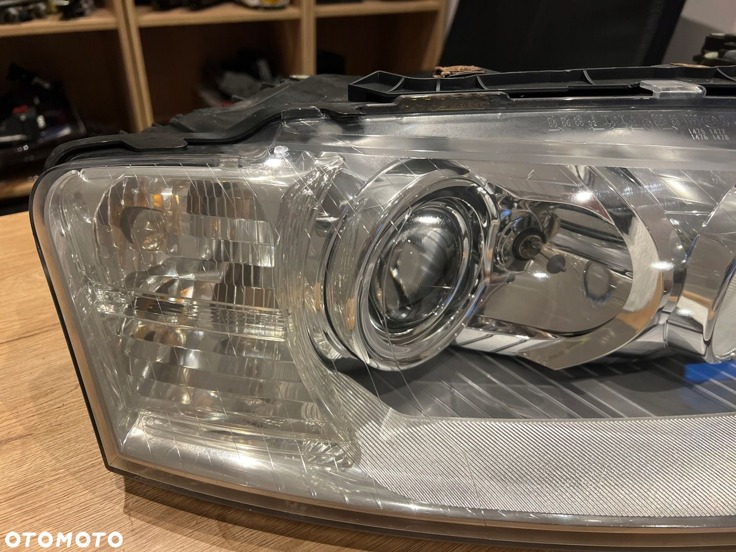 LAMPA PRZÓD PRZEDNIA PRAWA BI-XENON LED 10 PIN AUDI S8 W12 D3 - 3