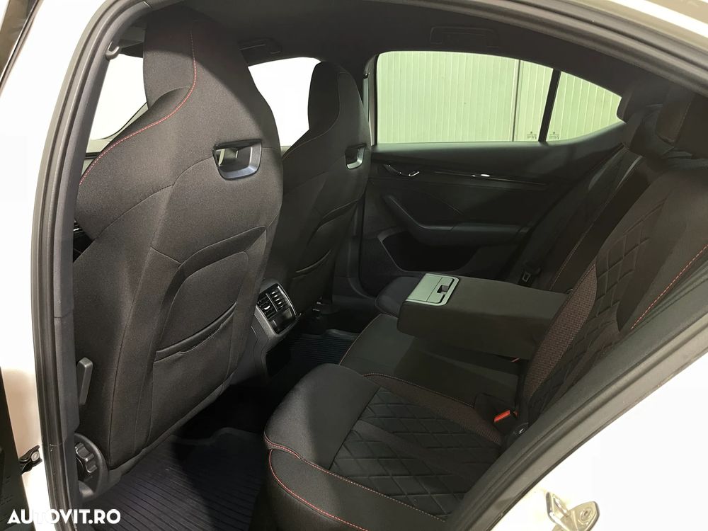 Skoda Octavia 2.0 TSI DSG RS - 12
