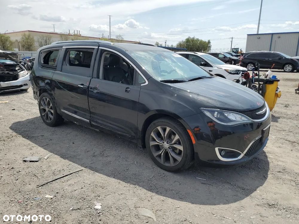 Chrysler Pacifica - 2