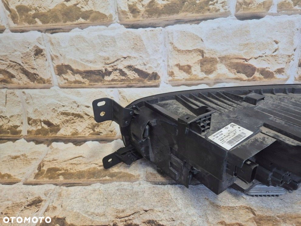 Reflektor prawa Citroen C5 Aircross 9816925280 full led - 12