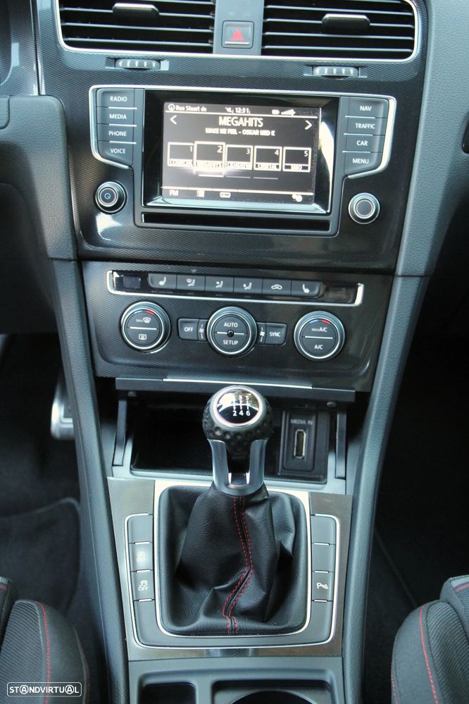 VW Golf 2.0 TSi GTi Performance - 11