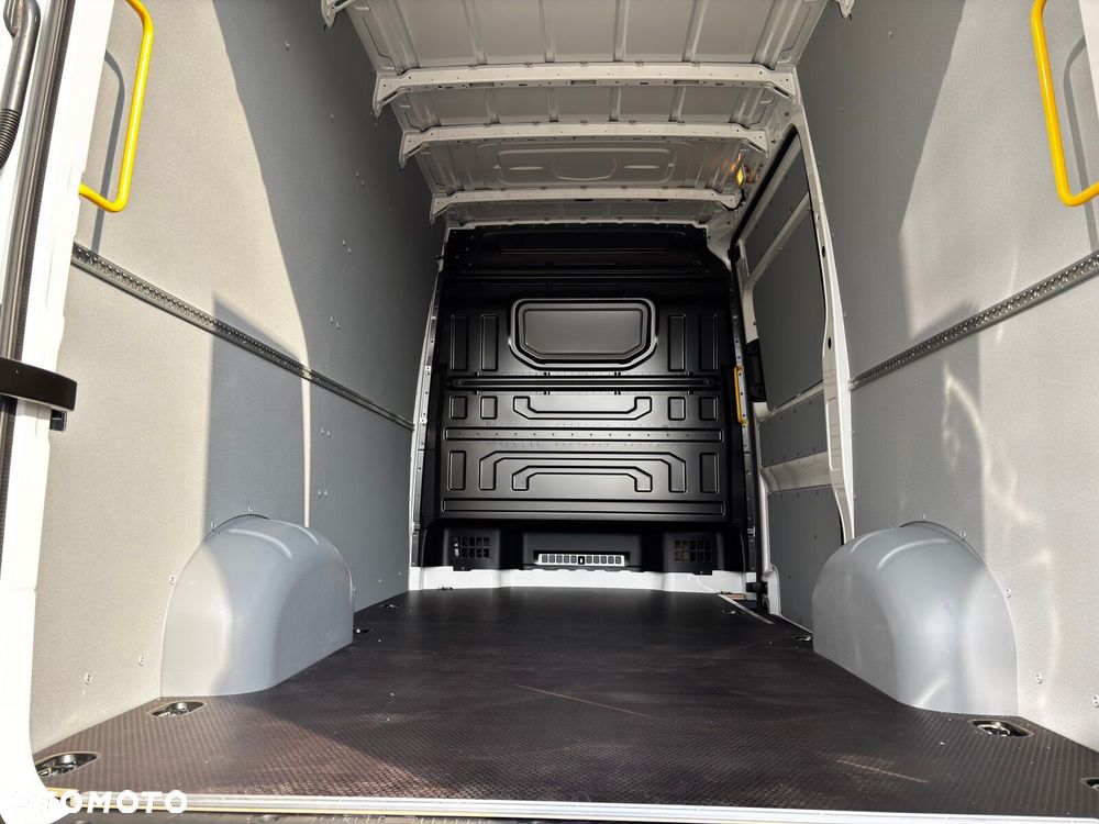 Volkswagen Crafter 35 2.0 TDI L3H3 3640 177 KM - 18