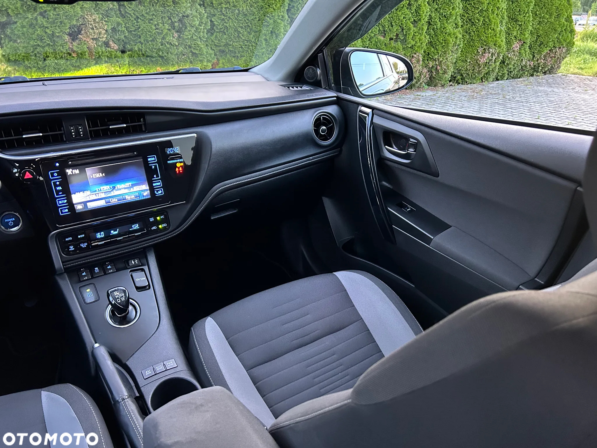 Toyota Auris Hybrid 135 Premium - 33