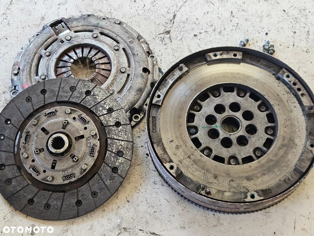 Opel Astra J 4 Zafita  Meriva 1.7 CDTI koło zamachowe dwumasowe sprzęgło 55562297 - 1
