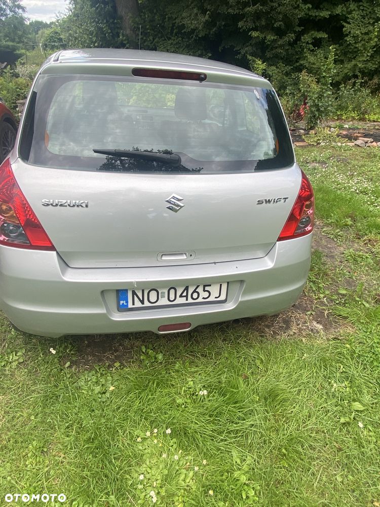 Suzuki Swift - 4