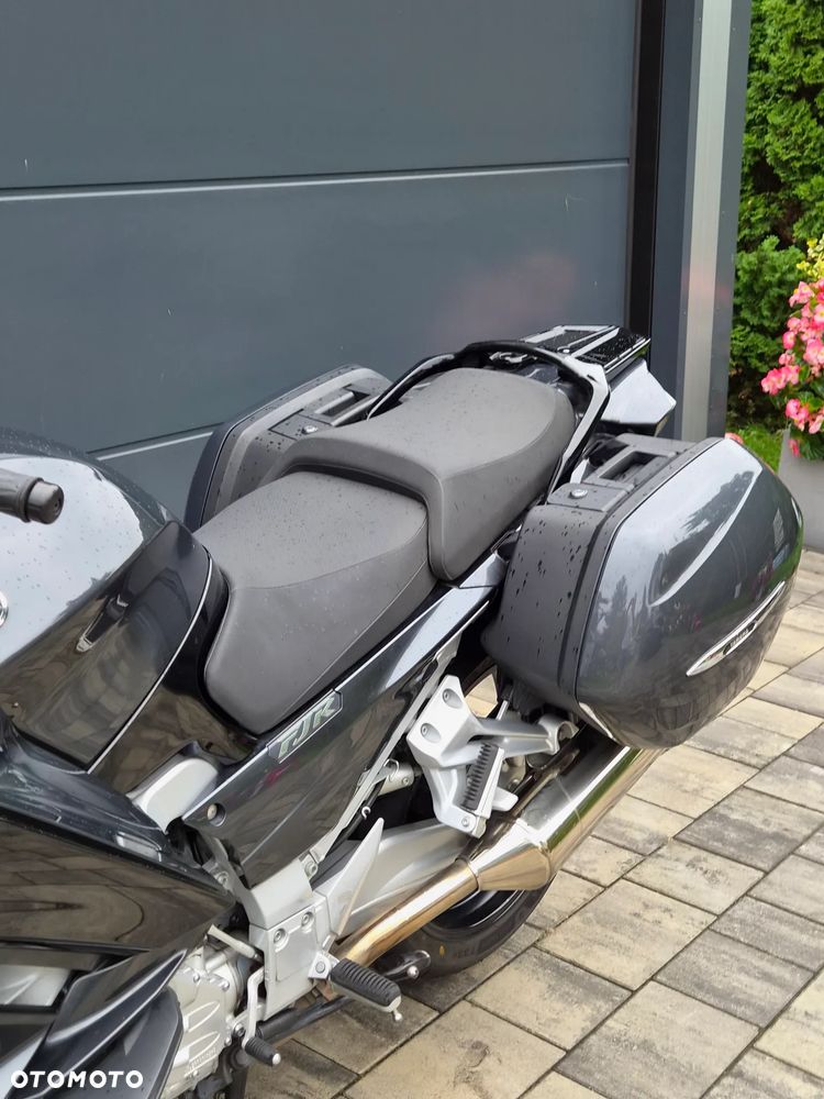Yamaha FJR - 27