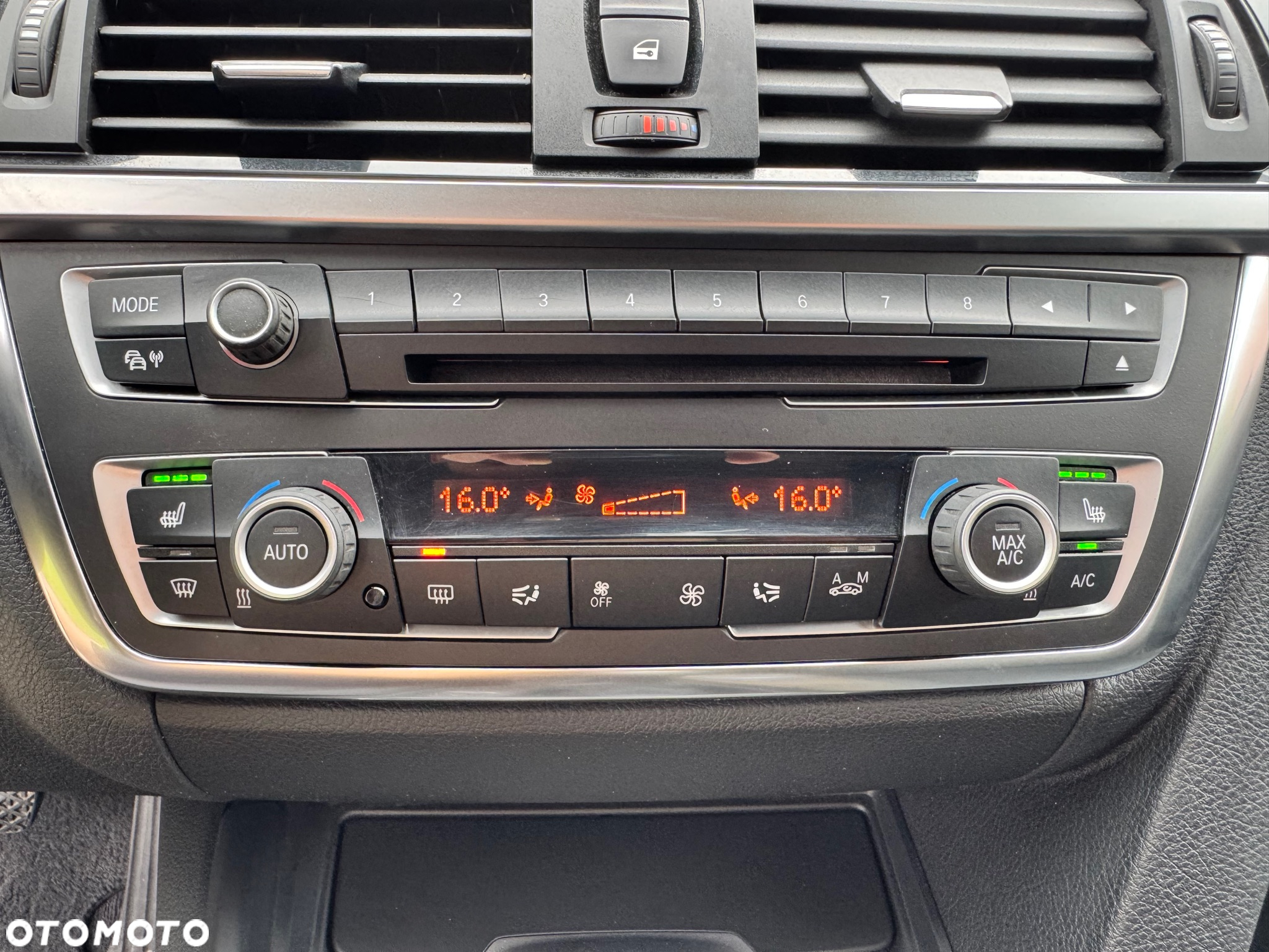 BMW Seria 3 318d Luxury Line - 28