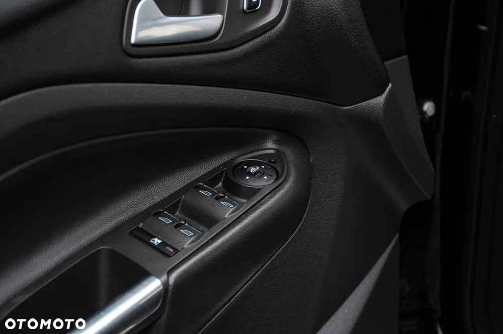 Ford Kuga 1.6 EcoBoost 2x4 Titanium - 38