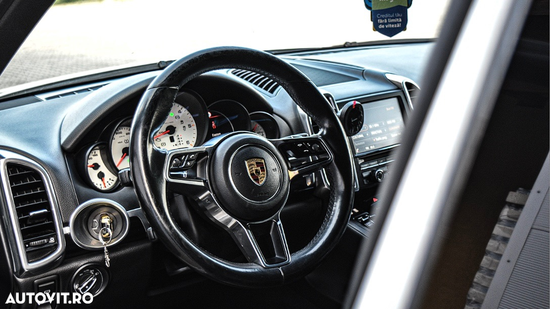 Porsche Cayenne 3.0 L - 18