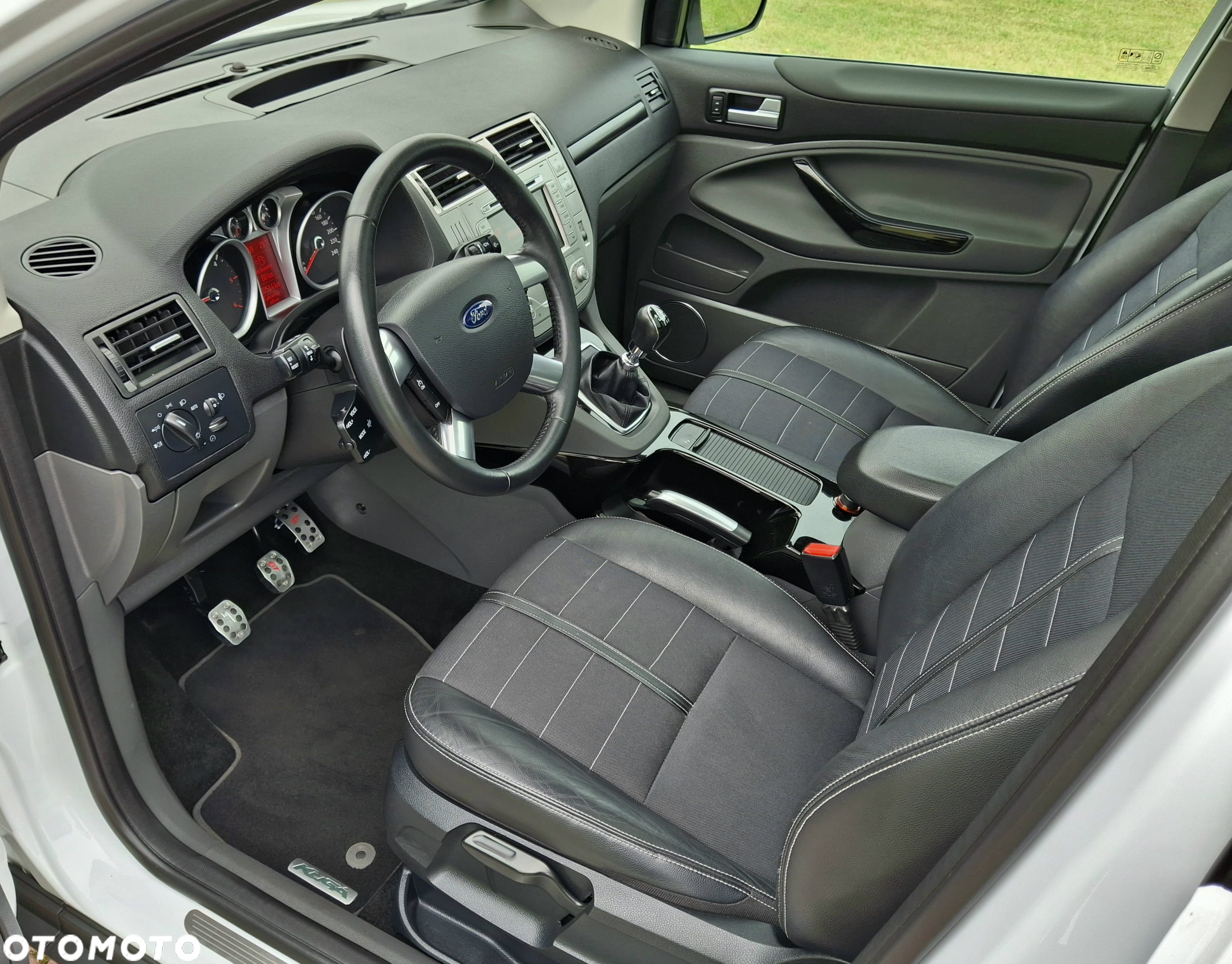 Ford Kuga ver-2-0-tdci-4wd-titanium-plus - 21