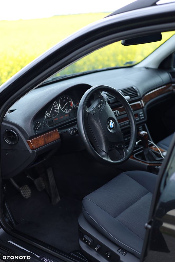 BMW Seria 5 520i - 15