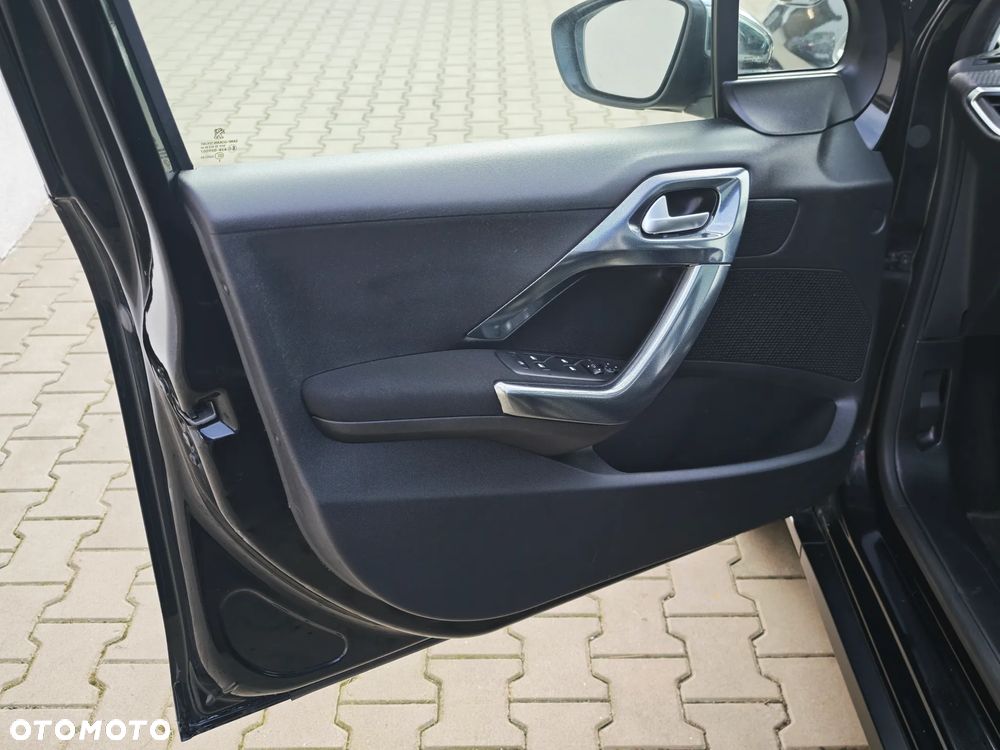 Peugeot 2008 e-HDi FAP 115 STOP & START Allure - 17