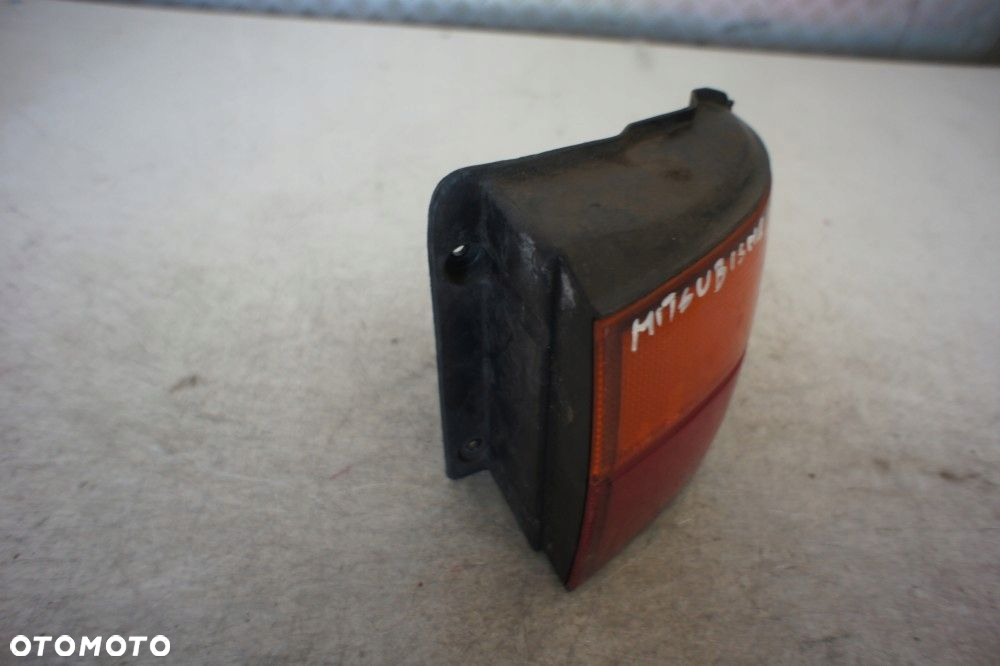 MITSUBISHI SPACE GEAR LAMPA PRAWY TYŁ - 2