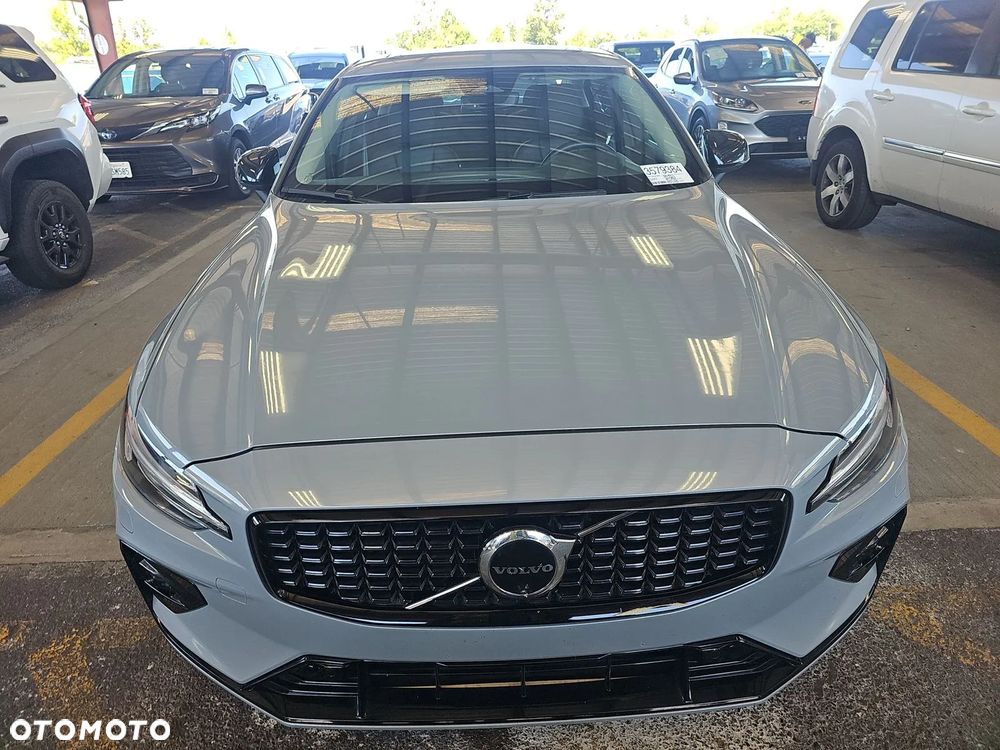Volvo S60 B5 B AWD Plus Dark - 2