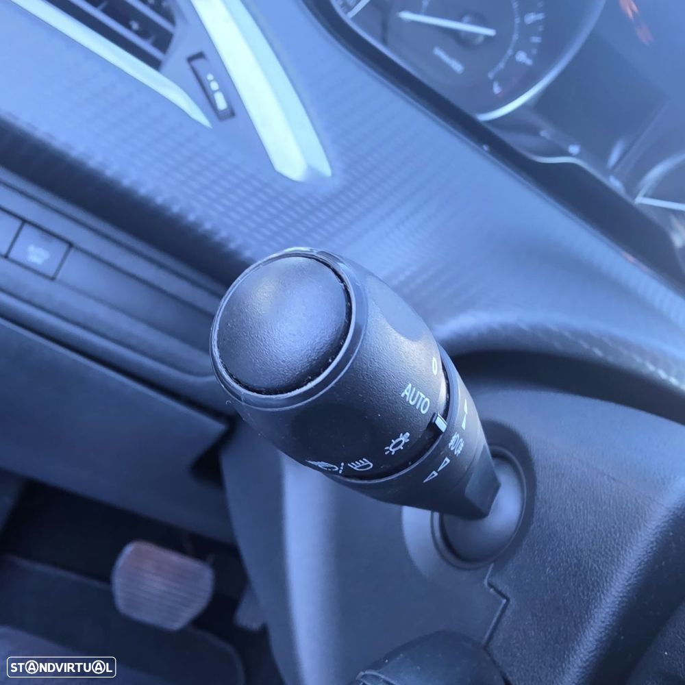 Peugeot 208 1.2 PureTech Allure EAT6 - 22