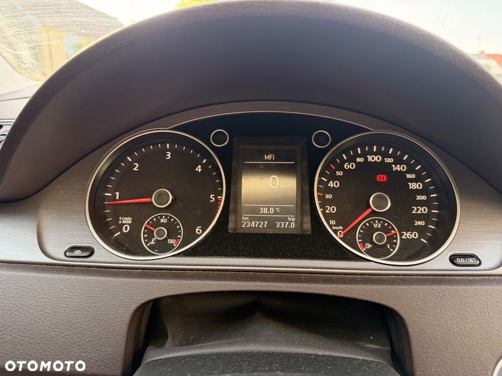 Volkswagen Passat 2.0 TDI Comfortline DSG - 4