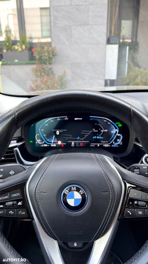 BMW Seria 5 530e xDrive Aut. - 15