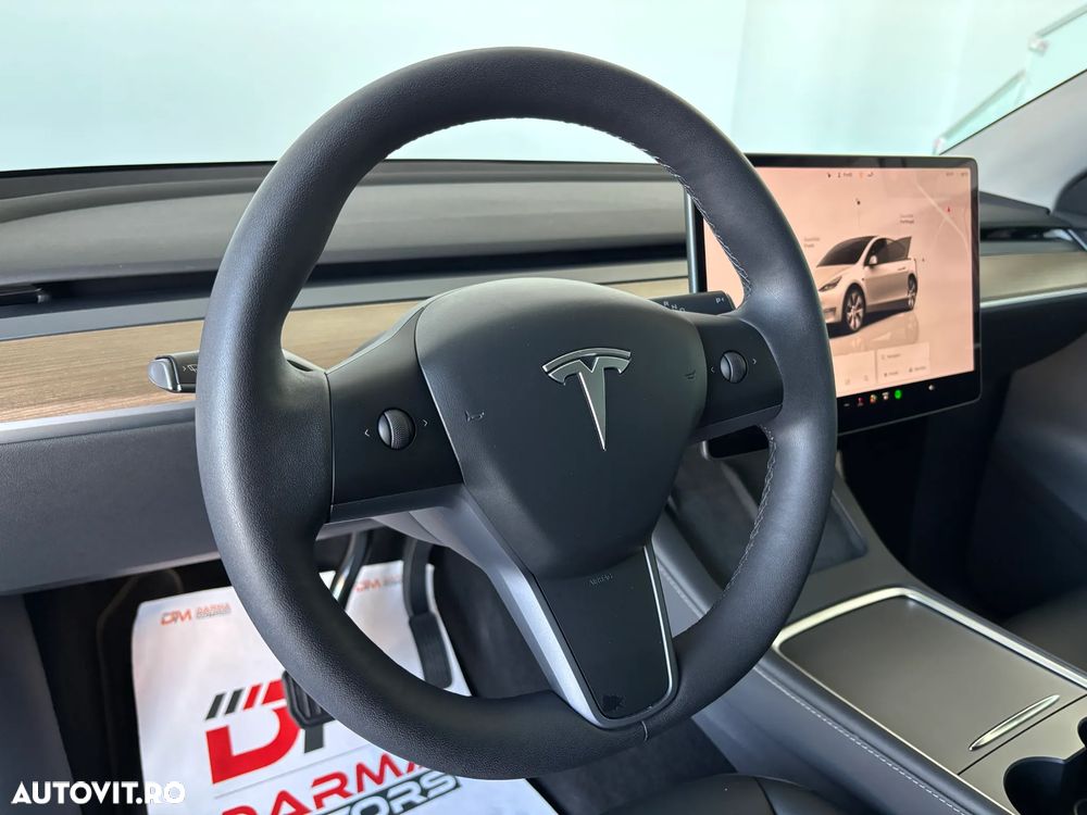 Tesla Model Y - 11